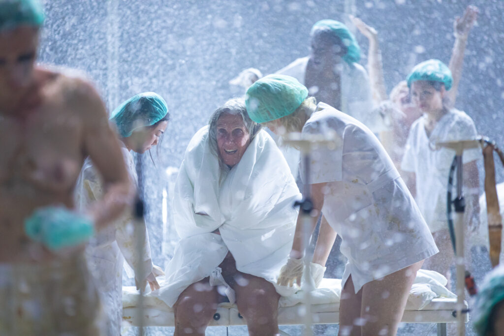 A Year without Summer – Florentina Holzinger
© Mayra Wallraff