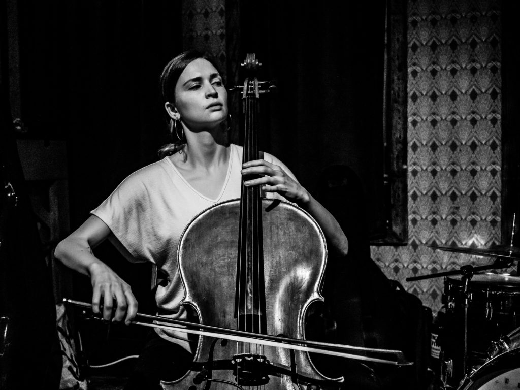 ALL QUIET ON THE WAR FRONT / Mariel Roberts 
&copy; Peter Gannushkin
