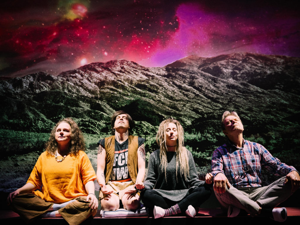 HEIL. Eine energetische Reinigung - Ensemble &copy; Rabenhof Pertramer